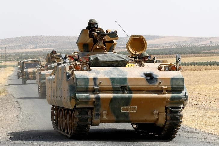 © Reuters. تركيا تستبعد نهاية سريعة للتوغل في سوريا ومقتل 11 شرطيا في هجوم بشاحنة ملغومة