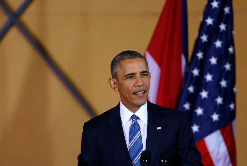 © Reuters. U.S. President Barack Obama attends a meeting with entrepreneurs in Havana