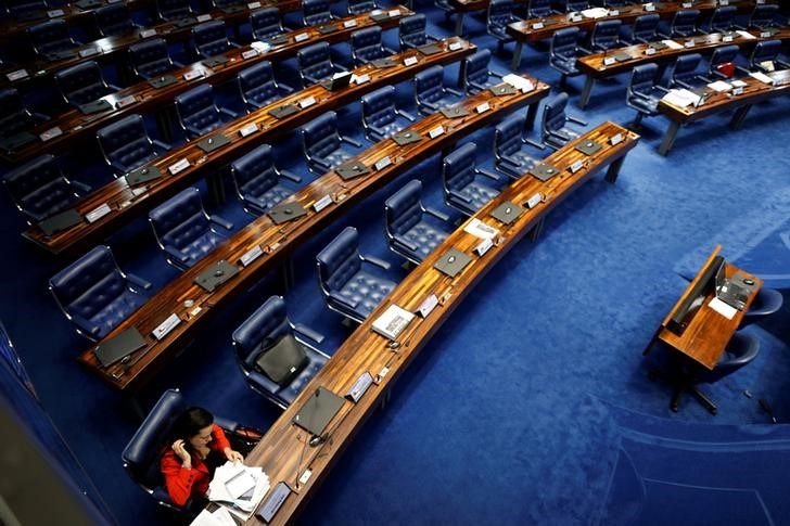 © Reuters. Advogada Janaína Paschoal, coautora do pedido de impeachment contra a presidente afastada Dilma Rousseff, em plenário do Senado durante julgamento do impeachment, em Brasília