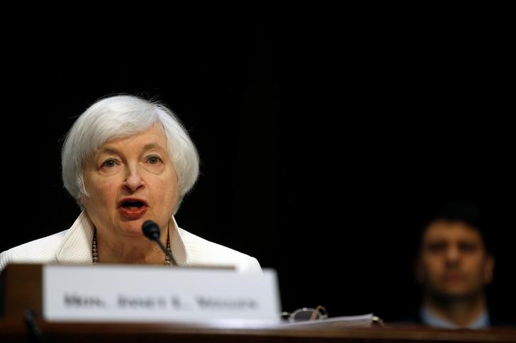 © Reuters. Chair do Federal Reserve, Janet Yellen, fala ao comitê bancário do Senado norte-americano em Washington
