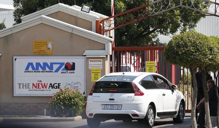 © Reuters. An entrance to the ANN7 Television and The New Age newspaper offices, owned by the Gupta family, is seen in Midrand, Johannesburg