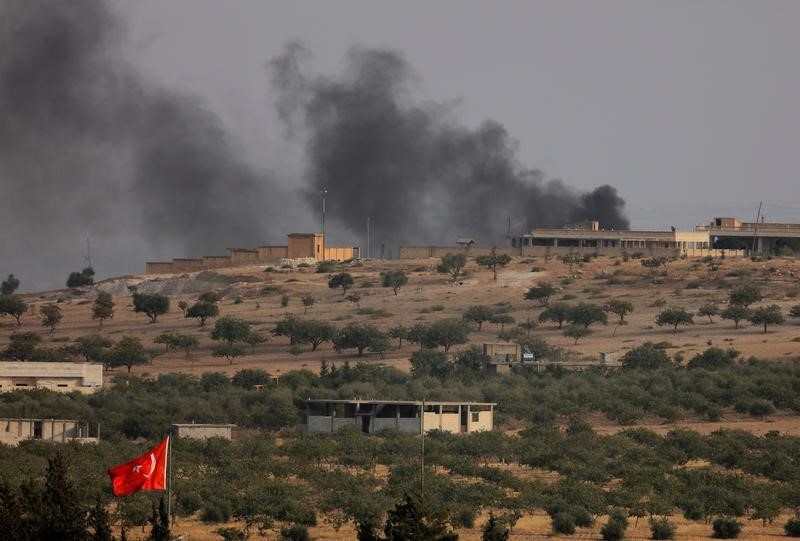 © Reuters. جماعة تناصر الأكراد بشمال سوريا تقول إن طائرات تركية استهدفتها