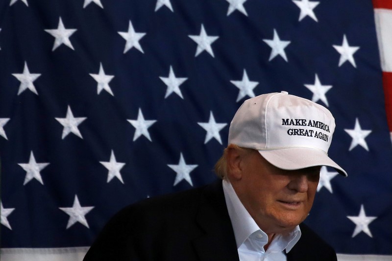 © Reuters. Republican nominee Donald Trump arrives to speak at "Joni's Roast and Ride" in Des Moines