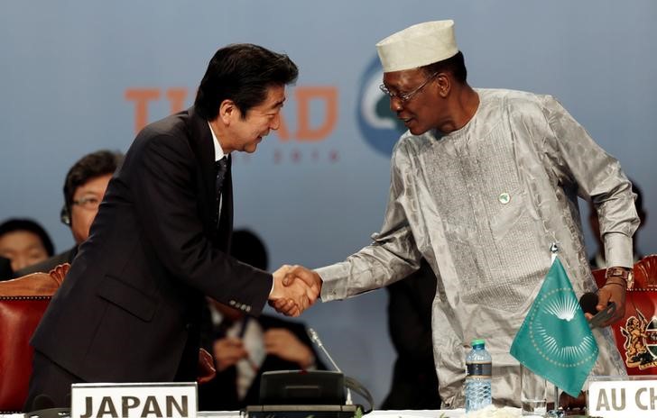 © Reuters. Japan's Prime Minister Shinzo Abe greets Chairperson of the African Union Idriss Deby as they attend Sixth Tokyo International Conference on African Development in Nairobi