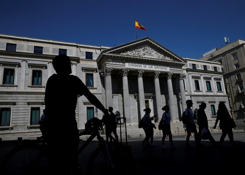 © Reuters. People walk past Spain's parliament in Madrid, Spain
