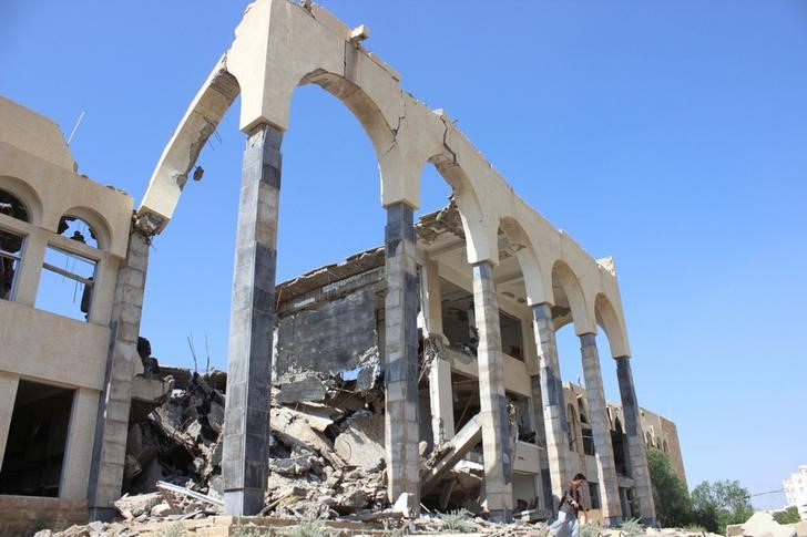 © Reuters. Mueren al menos 45 personas en un atentado suicida en Yemen