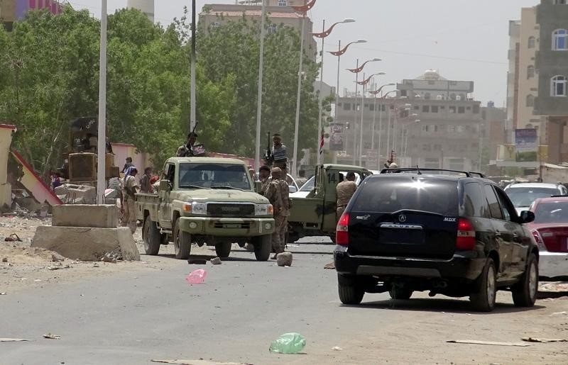 © Reuters. الدولة الإسلامية تعلن مسؤوليتها عن تفجير انتحاري في عدن