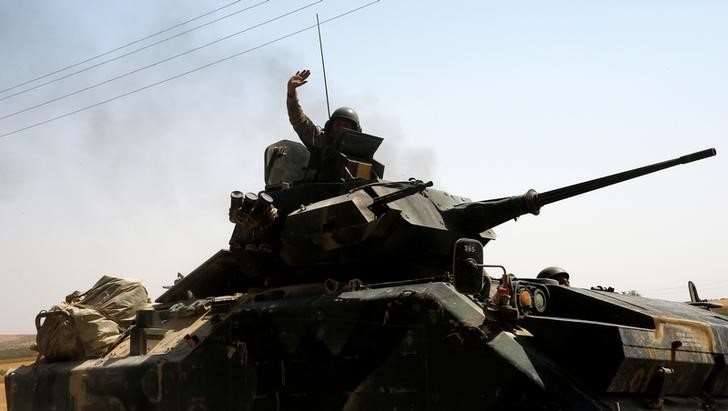 © Reuters. وزير: ليس من حق أحد أن يحدد لتركيا من تقاتل