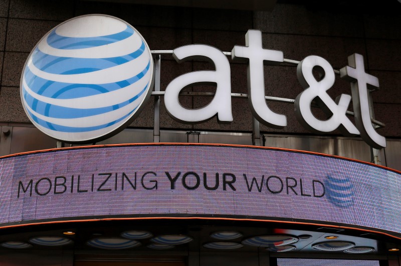 © Reuters. The signage for an AT&T store is seen in New York