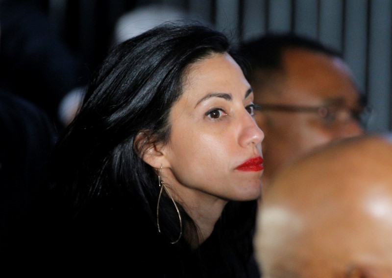 © Reuters. Abedin, aide to Democratic U.S. presidential candidate Clinton, attends campaign rally in Charlotte, North Carolina