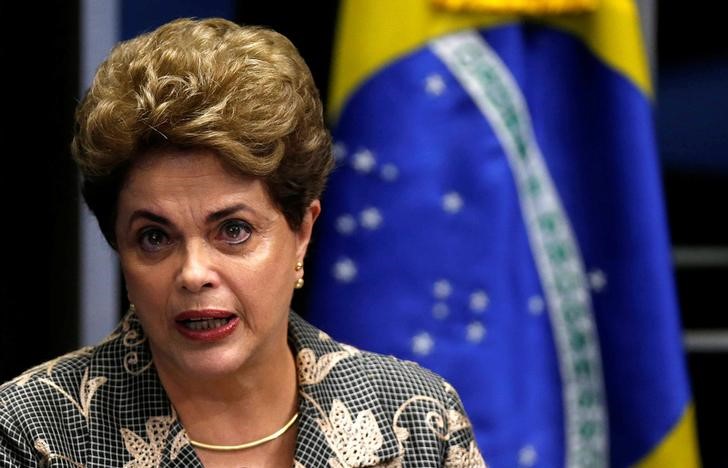 © Reuters. Presidente afastada Dilma Rousseff fala durante sessão de julgamento do impeachment em Brasília