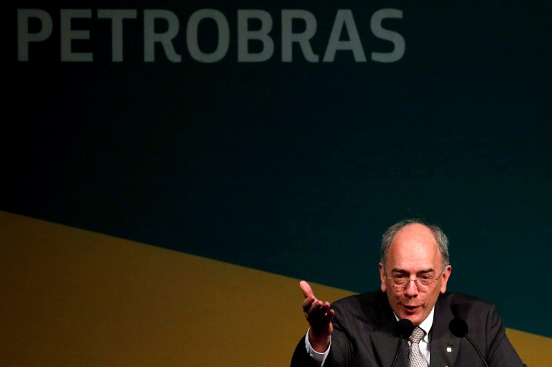 © Reuters. Presidente da Petrobras, Pedro Parente, discursa em sua cerimônia de posse, no Rio de Janeiro