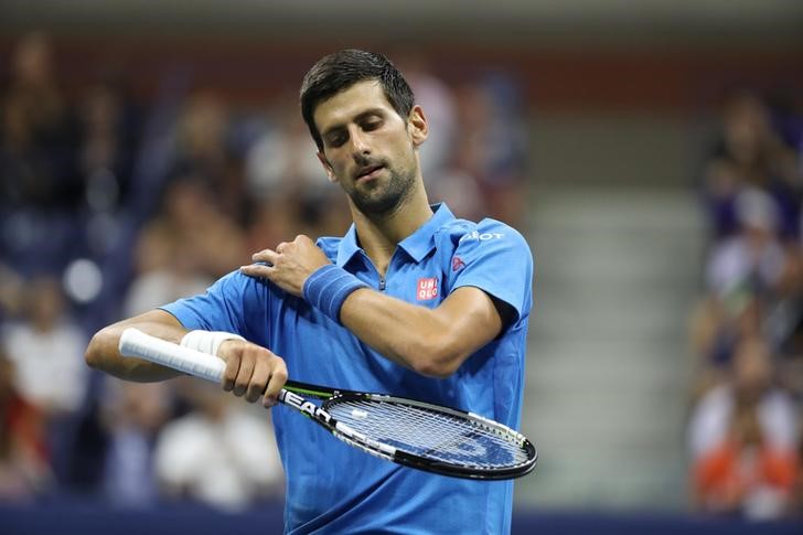 © Reuters. ديوكوفيتش يفوز ويبلغ الدور الثاني في أمريكا المفتوحة
