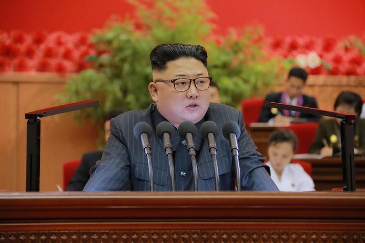 © Reuters. صحيفة: كوريا الشمالية تعدم مسؤولين إثنين علنا