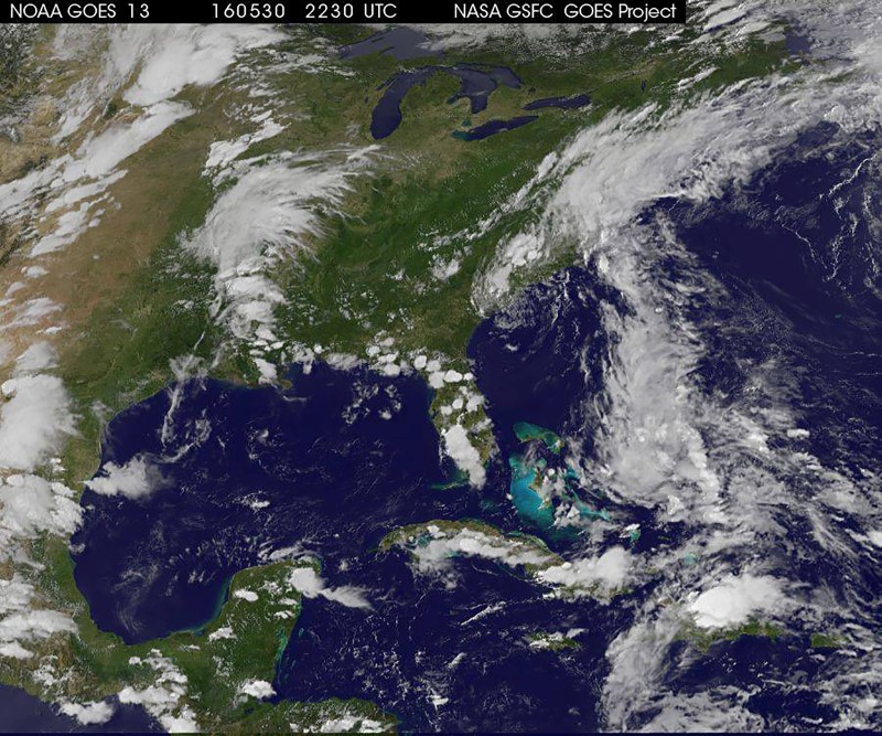 © Reuters. تحذيرات من عواصف استوائية تهدد نورث كارولاينا وفلوريدا