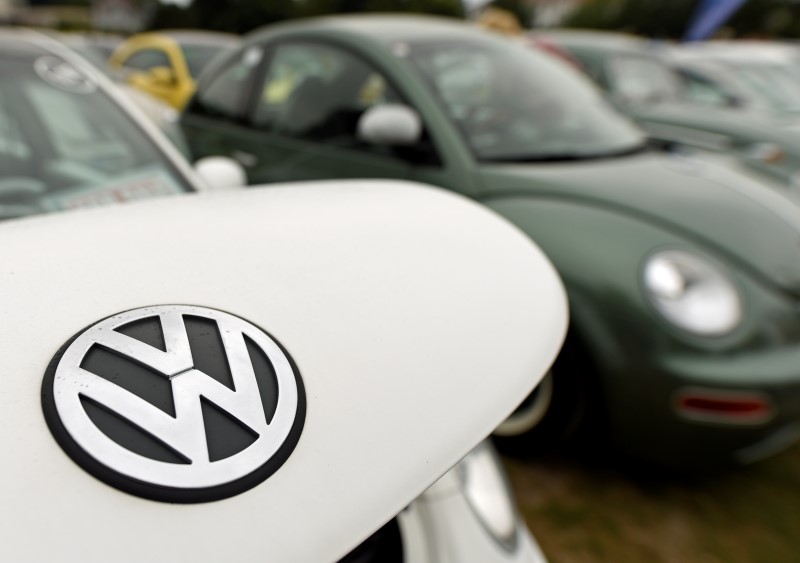 © Reuters. VW presents new Beetle at "Sunshinetour 2016"