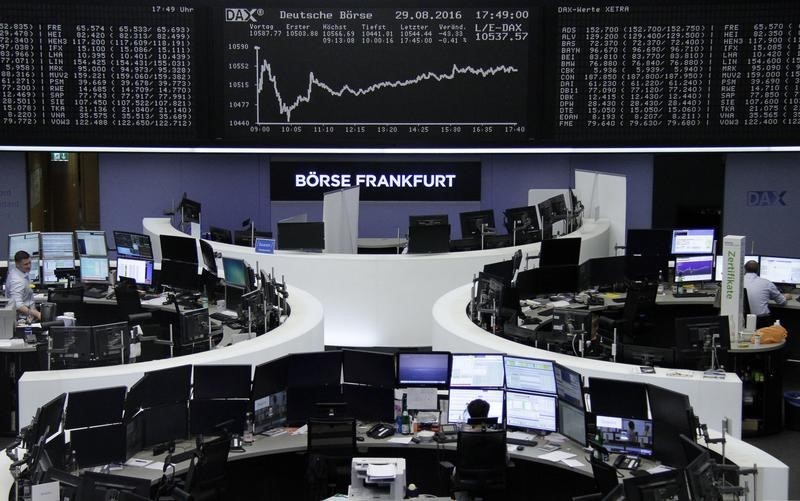 © Reuters. أسهم أوروبا ترتفع صباحا وسط شكوك في رفع الفائدة الأمريكية في سبتمبر
