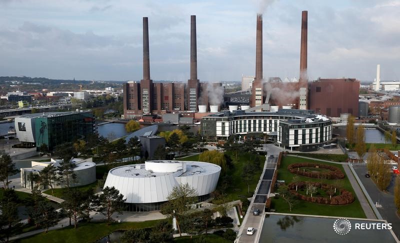 © Reuters. A general view shows the Volkswagen production site in Wolfsburg