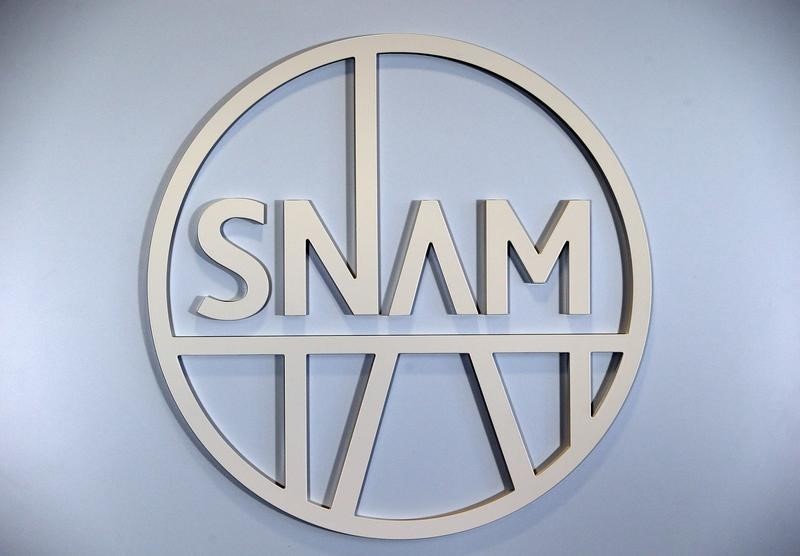 © Reuters. Italian natural gas infrastructure company SNAM logo is seen in the headquater in San Donato Milanese