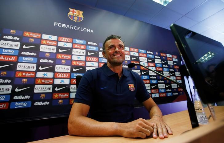 © Reuters. FC Barcelona's soccer coach Luis Enrique attends a news conference at Joan Gamper training camp