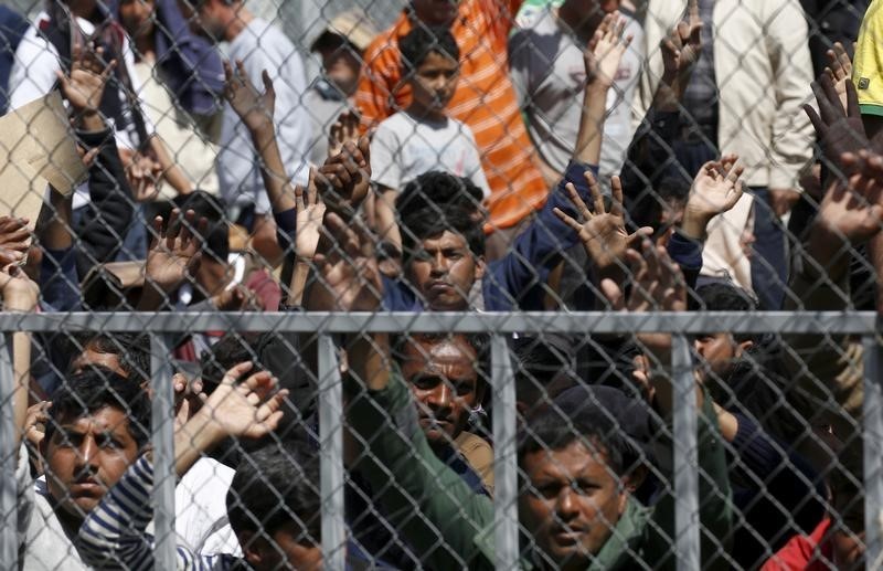 © Reuters. ارتفاع عدد المهاجرين الوافدين للجزر اليونانية لأعلى مستوى في أسابيع