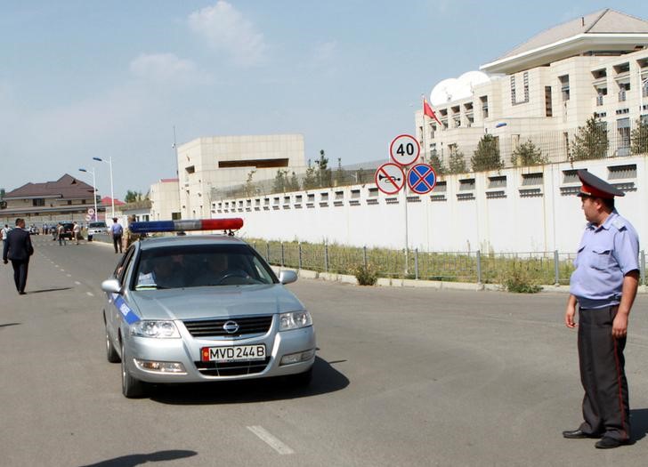 © Reuters. الصين: تفجير سفارتنا في قرغيزستان هجوم "إرهابي"