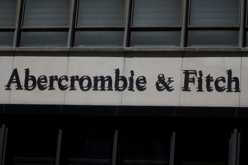 © Reuters. An Abercrombie & Fitch store is pictured on 5th Avenue in the Manhattan borough of New York
