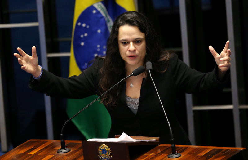 © Reuters. Advogada Janaína Paschoal,  em sessão do impeachment no Senado