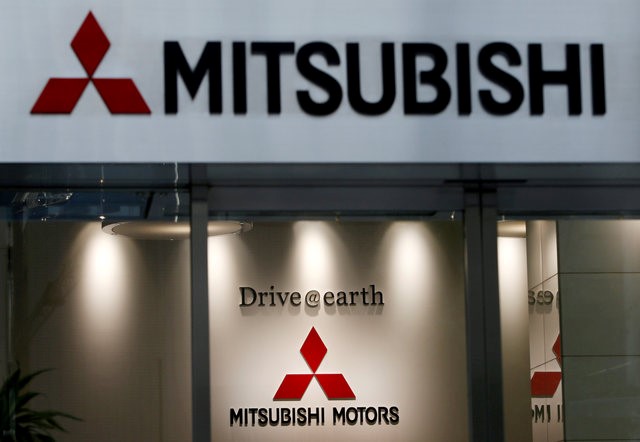 © Reuters. The company logo of Mitsubishi Motors is seen at its headquarters in Tokyo