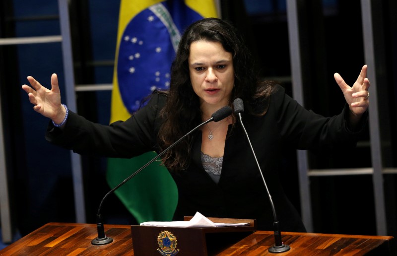 © Reuters. Más senadores votarían contra Rousseff en juicio político en Brasil