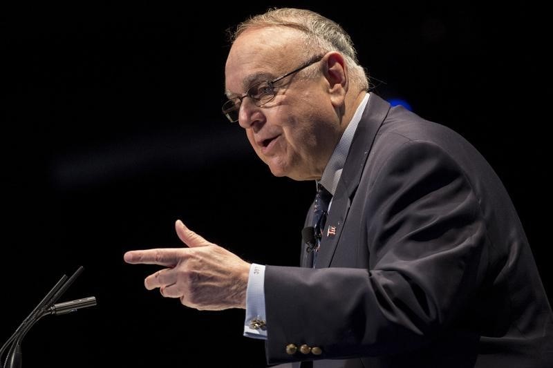 © Reuters. Leon Cooperman, chairman and CEO of  Omega Advisors, speaks during the Sohn Investment Conference in New York