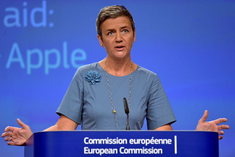 © Reuters. EU Commissioner Vestager gestures during a news conference on Ireland's tax dealings with Apple Inc at the EC in Brussels