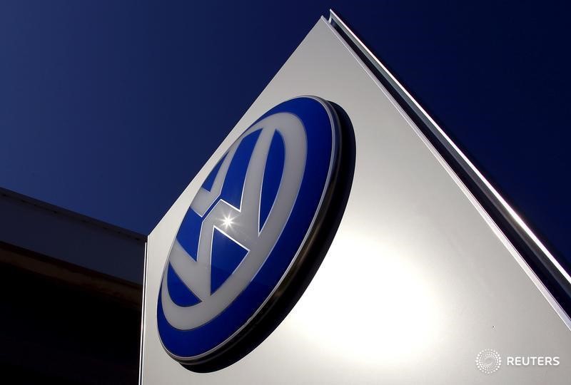 © Reuters. A Volkswagen logo adorns a sign outside a dealership for the German automaker located in the Sydney suburb of Artarmon
