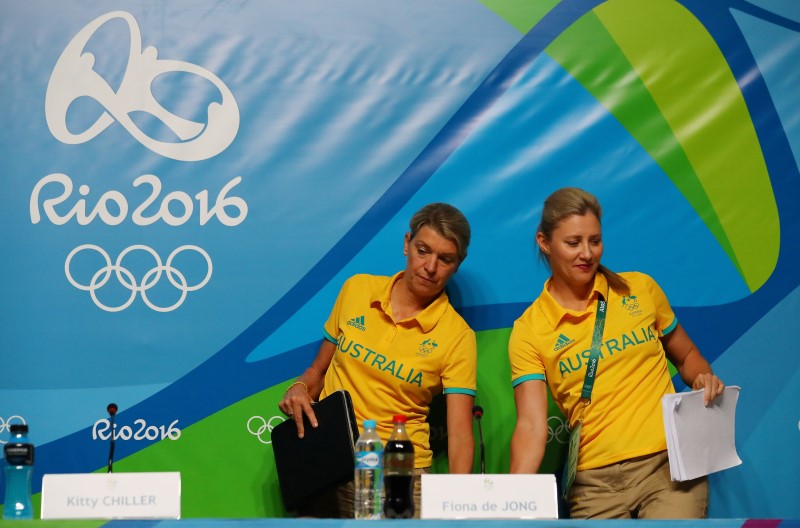 © Reuters. Kitty Chiller and Fiona de Jong give a press conference in Rio de Janeiro