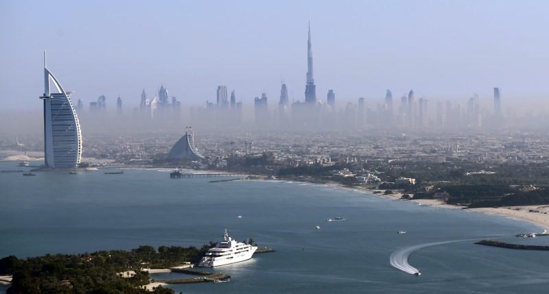 © Reuters. Burj Khalifa, the world's tallest tower, and luxury Burj al-Arab Hotel (L) are seen in a general view of Dubai,