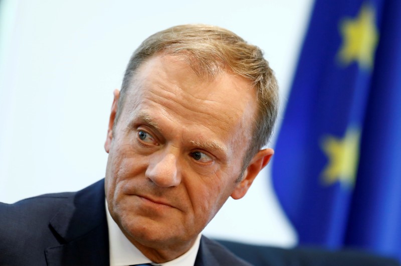 © Reuters. European Council President Donald Tusk attends a news conference at the Delegation of the European Union to China in Beijing