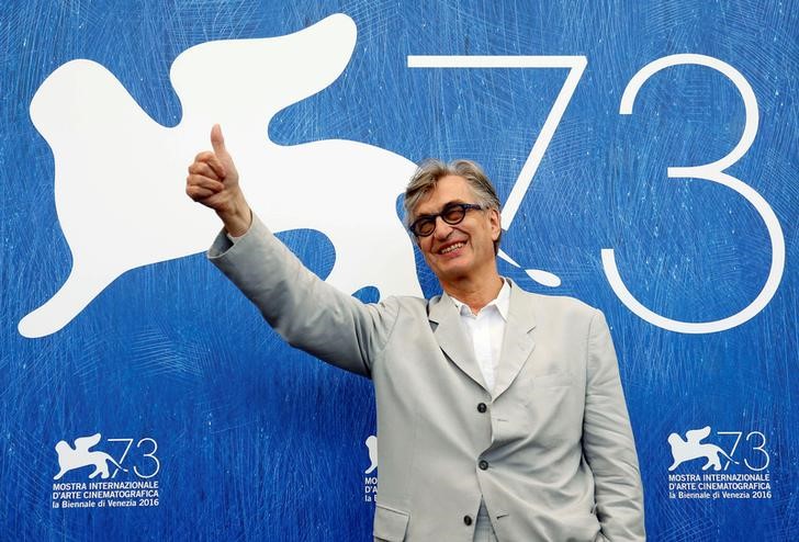 © Reuters. Diretor Win Wenders no Festival de Veneza