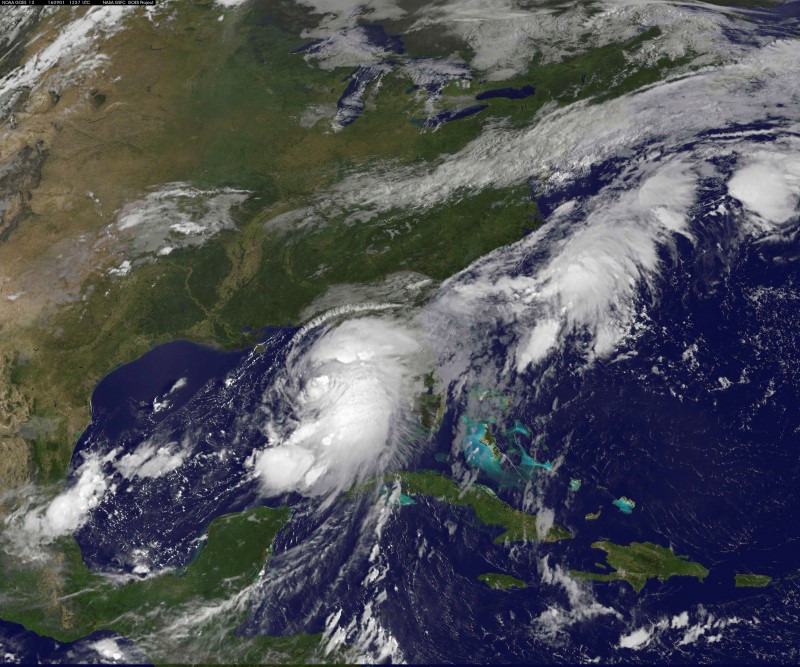 © Reuters. العاصفة الاستوائية هيرمين تتحول إلى إعصار قبالة ساحل فلوريدا