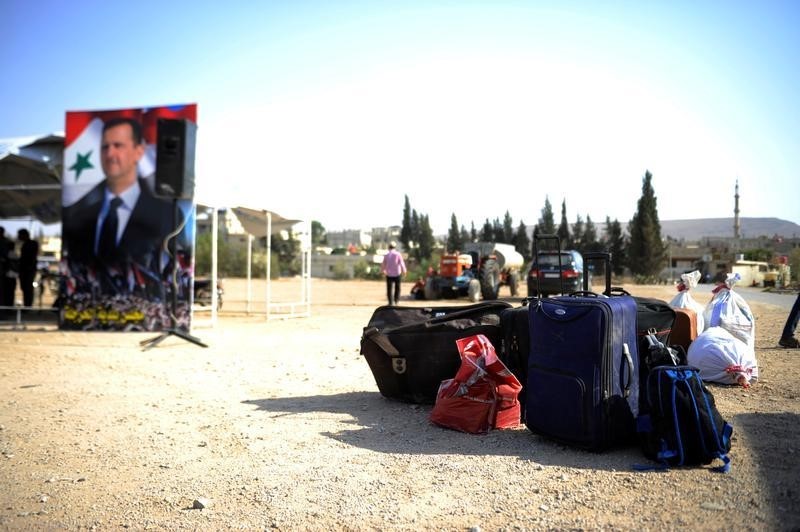 © Reuters. تحقيق-سقوط داريا يزيد الضغط على معاقل محاصرة للمعارضة في سوريا