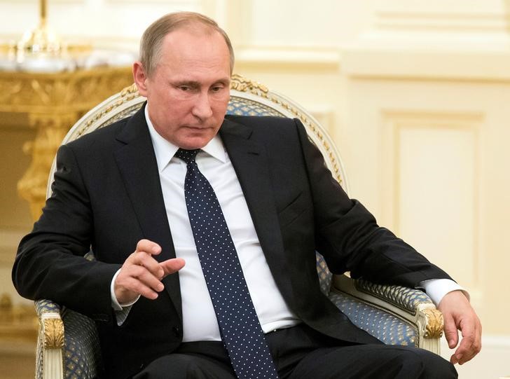 © Reuters. وكالة: بوتين ينفي مسؤولية روسيا عن هجمات إلكترونية على حزب أمريكي