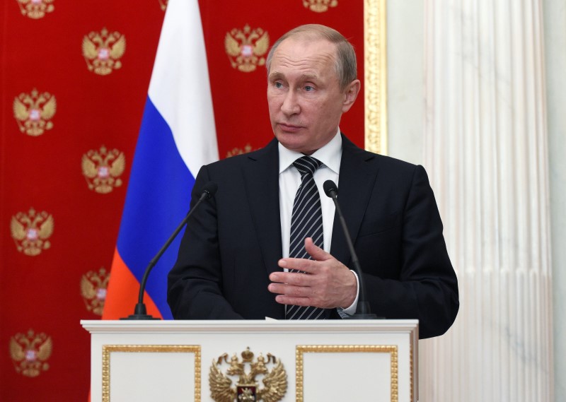 © Reuters. Russian President Putin speaks during news conference after meeting with his Armenian counterpart Sarkisian at Kremlin in Moscow