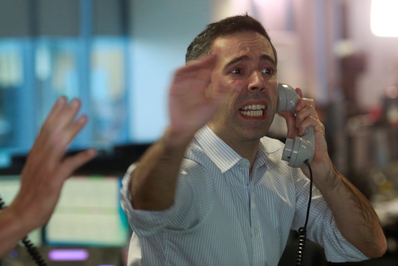 © Reuters. Traders from BGC, a global brokerage company in London's Canary Wharf financial centre react as European stock markets open