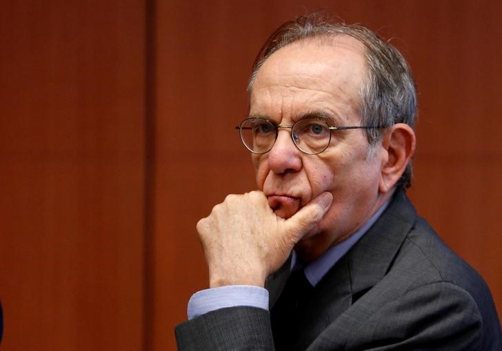 © Reuters. Italy's Finance Minister Padoan waits for the start of an euro zone finance ministers meeting in Brussels