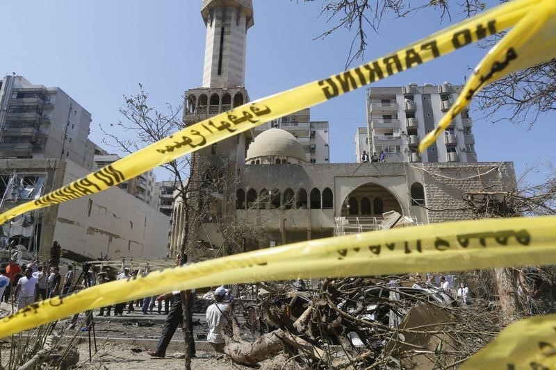 © Reuters. A security ribbon line is seen outside al-Salam mosque in the port city of Tripoli in northern Lebanon