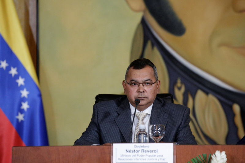 © Reuters. Venezuela's Interior and Justice Minister Nestor Reverol attends a meeting with the Diplomatic Corps in Caracas