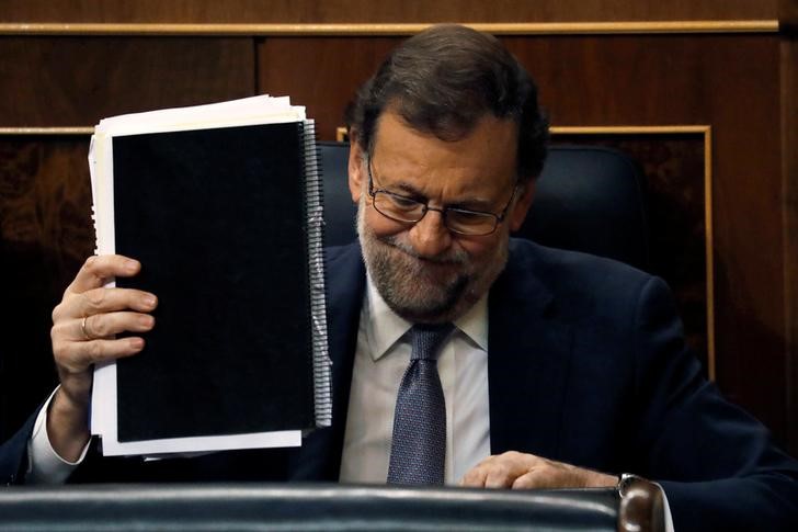 © Reuters. Primeiro-ministro interino da Espanha, Mariano Rajoy, durante debate no Parlamento