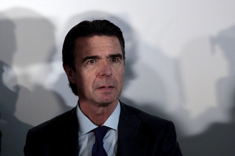 © Reuters. File photo of Spain's Industry Minister Jose Manuel Soria at event in Madrid