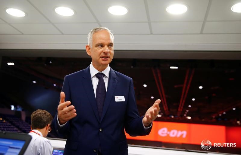 © Reuters. EON CEO Teyssen talks to journalists prior to the company's annual general meeting in Essen