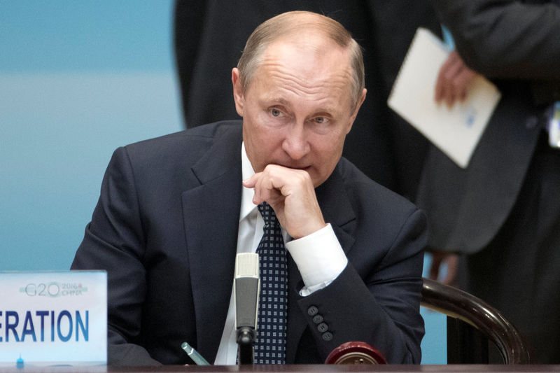 © Reuters. Russian President Vladimir Putin sits before the start of the opening ceremony of the G20 Summit in Hangzhou