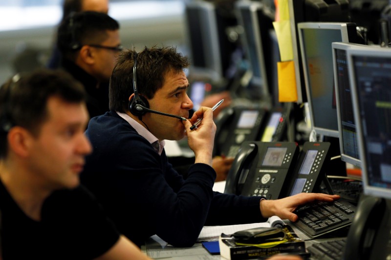 © Reuters. Brokers work on the trading floor at IG Index in London